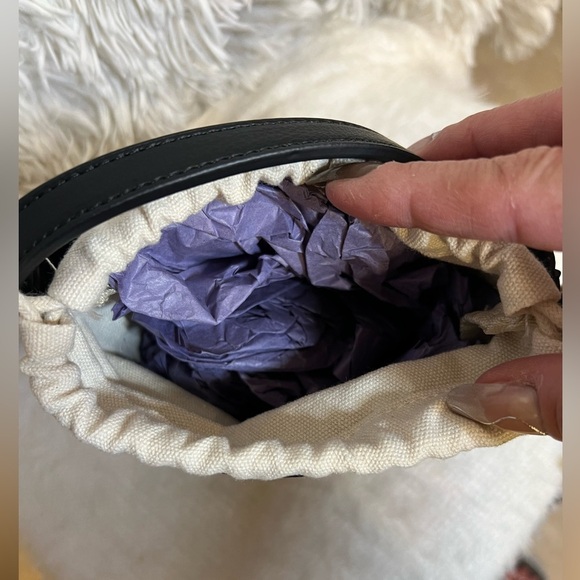 🖤🖤NWT- ADORABLE BLACK WOVEN BUCKET CROSSBODY W/ INTERIOR DRAWSTRING BAG🖤🖤 - Picture 5 of 14